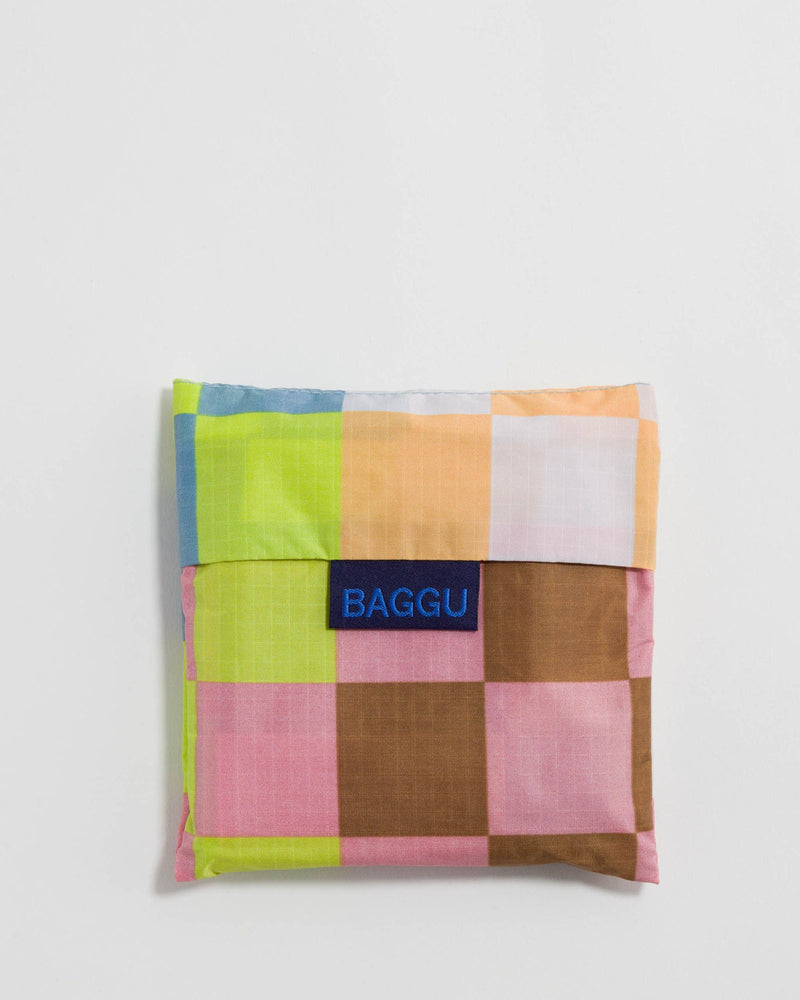 baggu reusable bag in pouch big check pattern