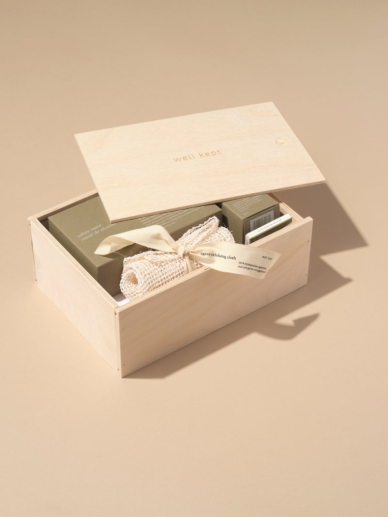 safety razor kit in wooden box